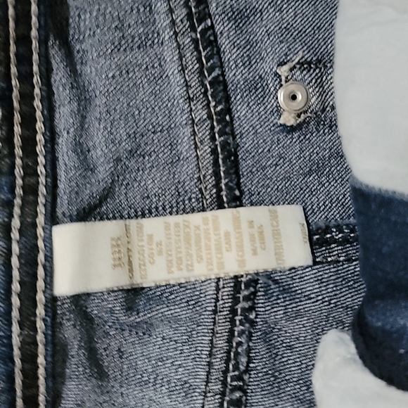 Very gently used Justice jean shorts size 18r Lots of gems on the front sparkly - Picture 6 of 8